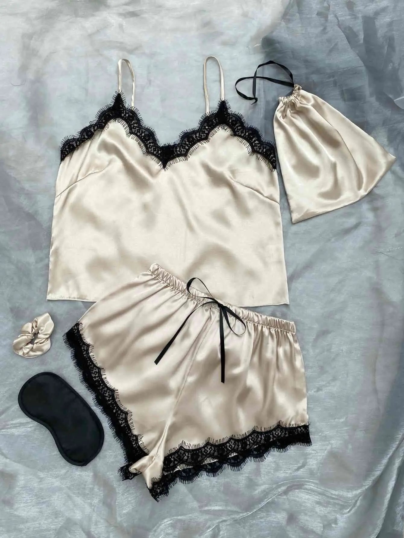 Ensemble pyjama en dentelle Dreams